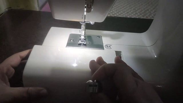Getting started Threading tutorial on singer Tradition 2250 portable sewing Machine смотреть онлайн