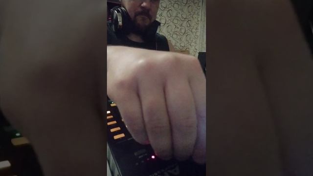 MPC ONE sampling beat duck beatmaker xD / Немного посэмплировал смотреть онлайн