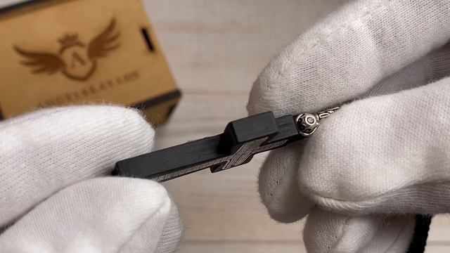 Православный крест из серебра и дерева с молитвой смотреть онлайн