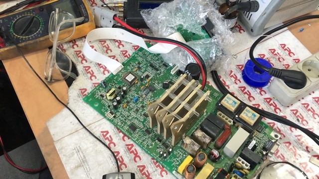 Замена процессора в ИБП APC после самостоятельной замены конденсаторов.. смотреть онлайн