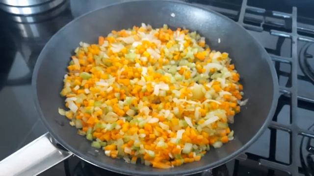 Спагетти с соусом болоньезе смотреть онлайн