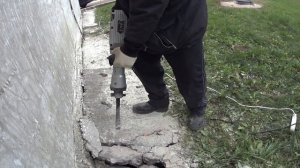 Отбойный молоток PIT GSH 65 в работе разборка отмостки