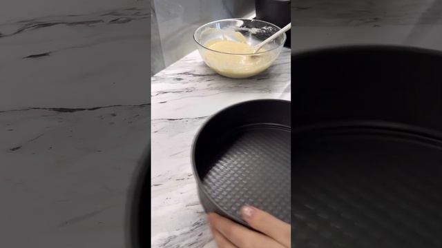 Шарлотка с карамелизированными яблоками смотреть онлайн