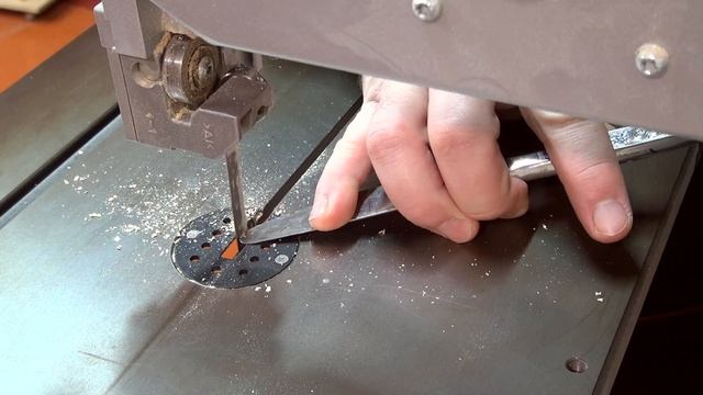 Как отчистить смолу на ленточной пиле смотреть онлайн