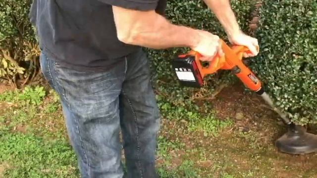 Using Black+ Decker 20v Max, The Cheapest Cordless Lithium Charged Yard Trimmer On Amazon 2023