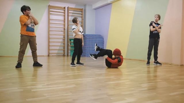 FS dance studio (Minsk) -Break Dance - продолжающие - Орипов Рустам смотреть онлайн