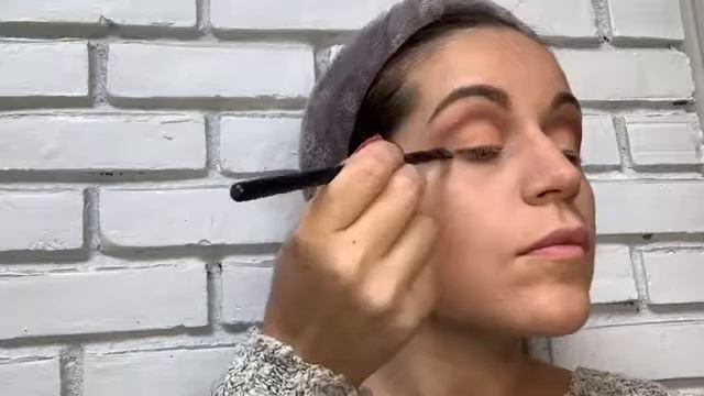 How to makeup: Makeup tutorial using Becca cosmetics Volcano Goddess cut crease смотреть онлайн