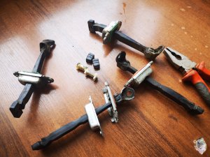 Ремонт ограничителя двери часть первая KIA Cerato.