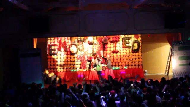 TheZone Girls Division Theme Song Breakout! #Emojified смотреть онлайн