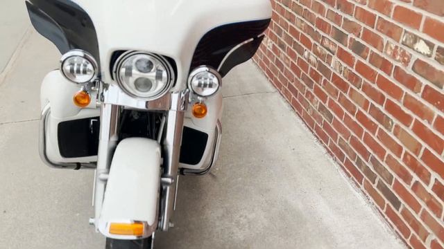 2014 HARLEY-DAVIDSON ELECTRA GLIDE® ULTRA CLASSIC® in Birch White / Midnight Pearl смотреть онлайн