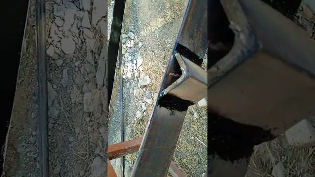 ОТВЕТСТВЕННЫЙ (по конструкции) и БЕСПОЩАДНЫЙ ( к коррозии металла). Стяжка ? дома.