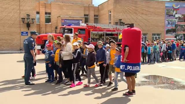 Пожарные учения в центре «Юнармеец» смотреть онлайн
