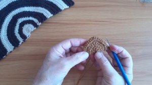 Полукруглый коврик крючком.