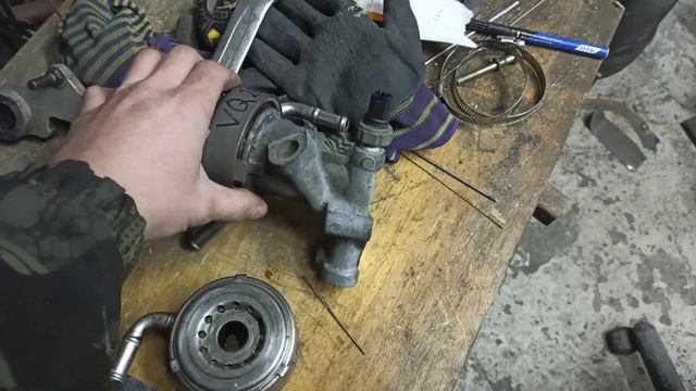 Теплообменники, валы и клапанная крышка.