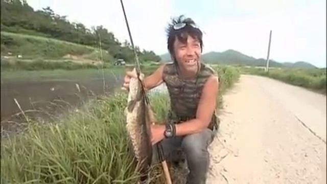 Японский змееохотник Kunitsugo Niinomi, ловля змееголова! смотреть онлайн