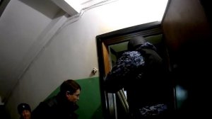 Агрессивный шизофреник, помощь полиции