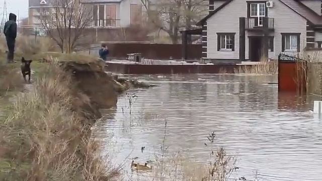 Талые воды заполнили Актобе смотреть онлайн