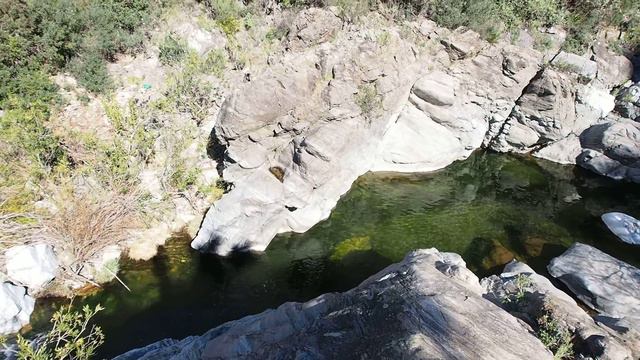 Камни, речка, горы смотреть онлайн