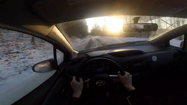 2016 Toyota Yaris Hybrid POV 1.1 смотреть онлайн