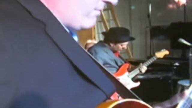 Nick Adams playing this 1950 ES-5 with Ronnie Earl смотреть онлайн