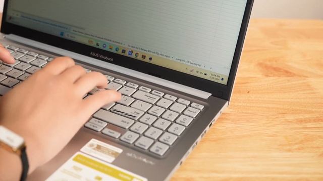Asus Vivobook 15 2023: Laptop quốc dân cho HSSV смотреть онлайн