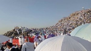 Исторически Долина  Арафат важна для мусульман, потому что на этом холме стоял Пророк Мухаммад(сав)