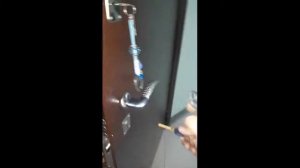 Врезка замка в металлическую дверь