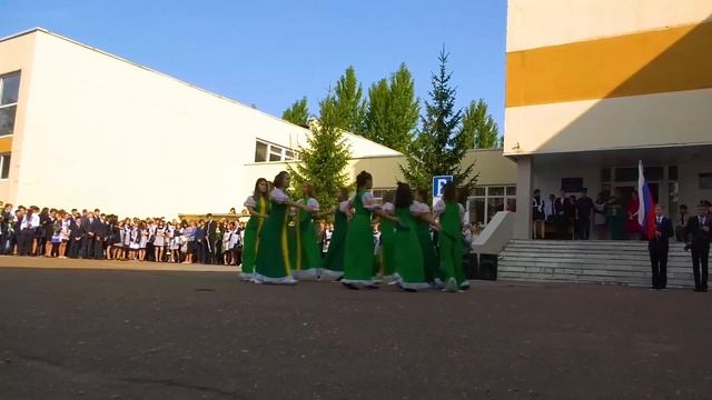 Танец "Ивушки" (с квадрокоптером ) Школа 37 смотреть онлайн