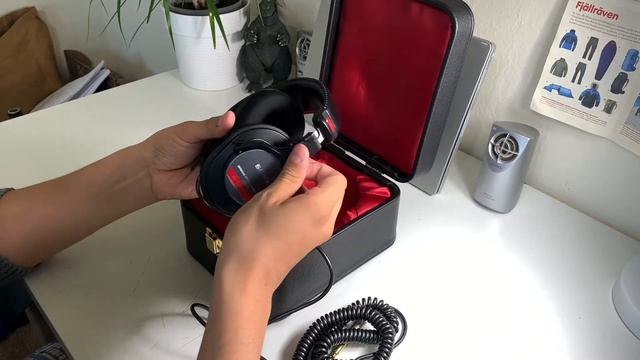 Sony MDR V6 headphones (Rare limited edition) 1990s tech смотреть онлайн