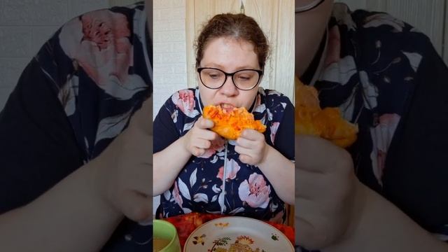 Мукбанг Пицца, Гречка с молоком/ПОКА доча в школе, пью из её чашки/К чему снится прошлое смотреть онлайн
