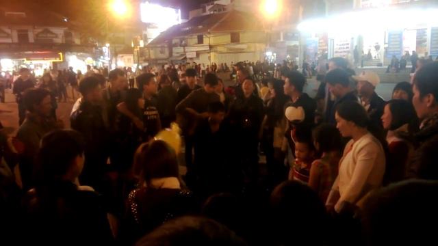 Далат. Вьетнамские школьники. Уличная песня (Dalat, Vietnam) смотреть онлайн