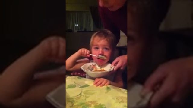 Степа ест суп