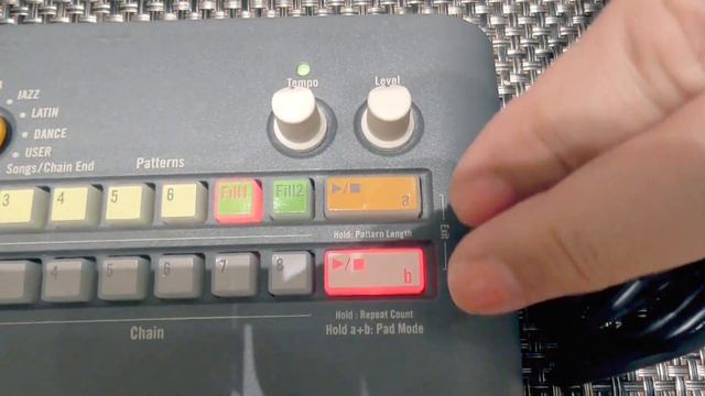 KORG KR mini：How to set up two pedals（KORG KR miniに２つのペダルを接続する方法） смотреть онлайн