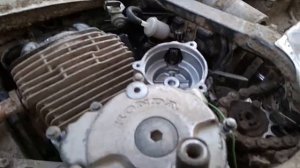Ремонт HONDA XR 250 снимаем генератор.