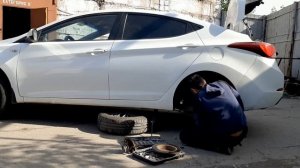 как поменять задний ступицу на Hyundai Elantra
