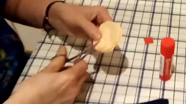 ПАСХАЛЬНАЯ ПОДЕЛКА || РАМКА ИЗ БРОСОВОГО МАТЕРИАЛА смотреть онлайн