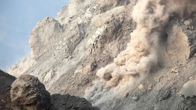 This Week in Volcanoes; A Volcano Reawakens in Turkey, Grimsvotn Might Erupt смотреть онлайн