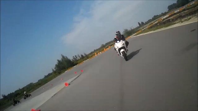GSXR 600 k3 na Moto parku смотреть онлайн
