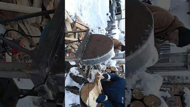 Первые испытания конусного дровокола. С бензиновым двигателем Форза 9 л.с смотреть онлайн