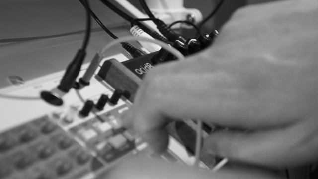 Acid 8 Twisted Electrons (Jam 2) & Korg Volca Sample смотреть онлайн