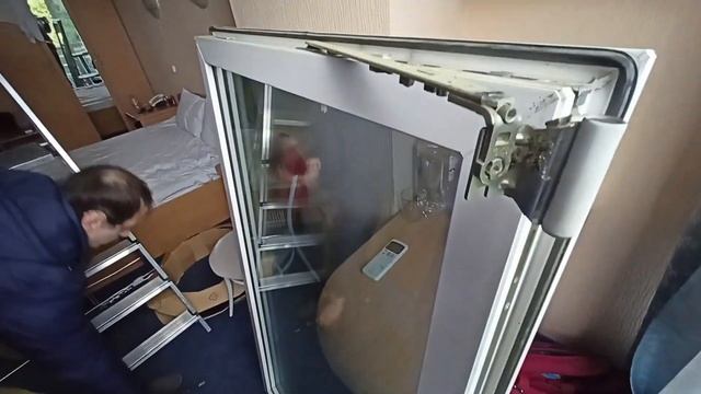 Фурнитура Maco сломалась. Отвалились прижимы в ножницах Ремонтируем ставим SIEGENIA #секретыоконщик смотреть онлайн