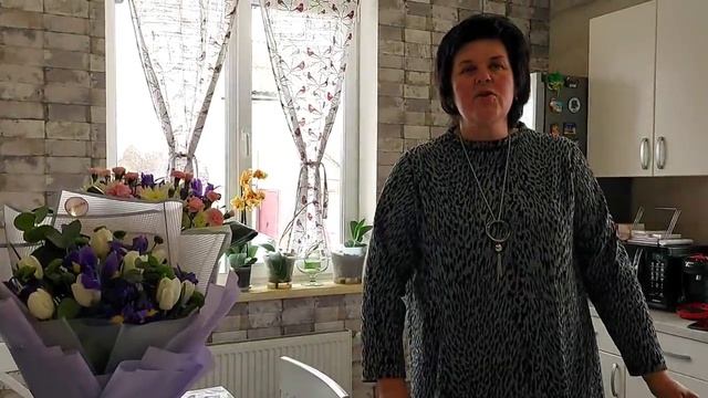 Поздравил Светлану с Днём рождения и подарил золотые серьги смотреть онлайн