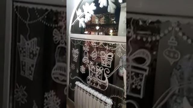 Рисунки на окнах к Новому году(6) смотреть онлайн