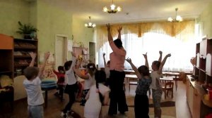 Видеофрагмент занятия по аппликации "Весенний бумажный кораблик" Часть 2.