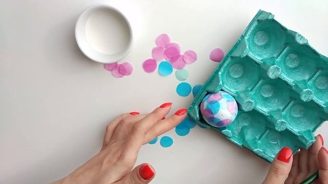 Декорируем пасхальное яйцо-сюрприз бумагой // Easter egg decoration idea with paper tissue смотреть онлайн