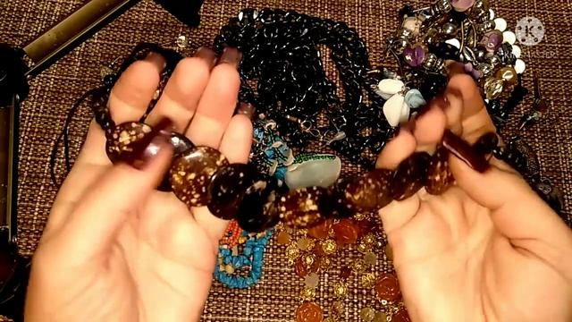 Секонд хенд. Мои закрома. Рассматриваем бусы из Секонд хенда. смотреть онлайн