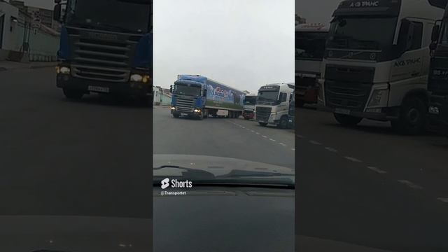 Фура паркуется #Shorts #фура #truck смотреть онлайн