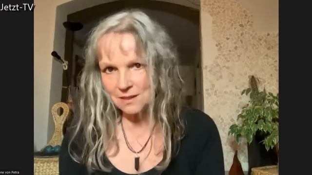 Petra: Da ist keine Instanz, die etwas tut, es läuft immer schon alles von alleine смотреть онлайн