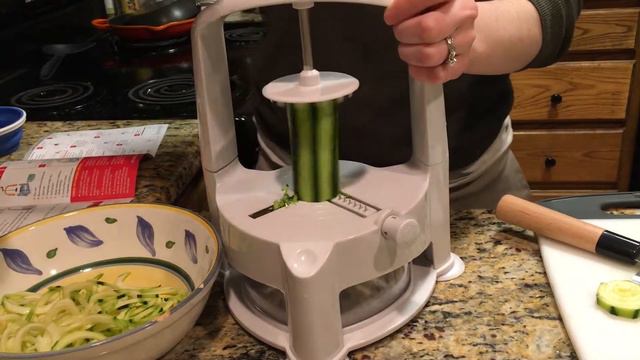 How to make Zoodles with the Brieftons Vertico Spiralizer смотреть онлайн