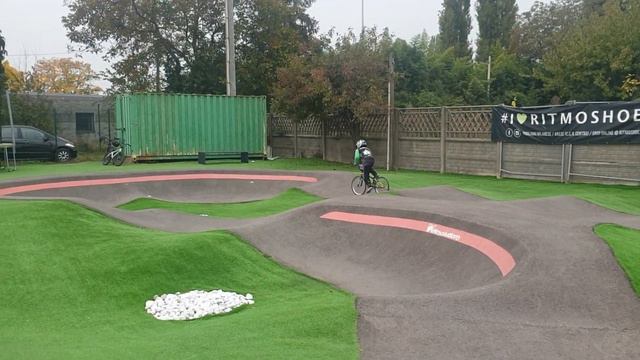 ChristianBMX654 e Riccardo al Pumptrack di Lainate. Special guest Pietro B. di Besnate. смотреть онлайн